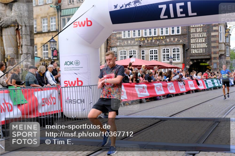 13.09.2026 - 21. swb-Marathon Bremen Tim E. http://msf.ph/oto/10367712 13.09.2026 13:04:52 Ziel 744, 1223, 1224, 1860, 2207, 2956, 5283, 7871, 8701, 8936, 9070, 13034 meine-sportfotos.de