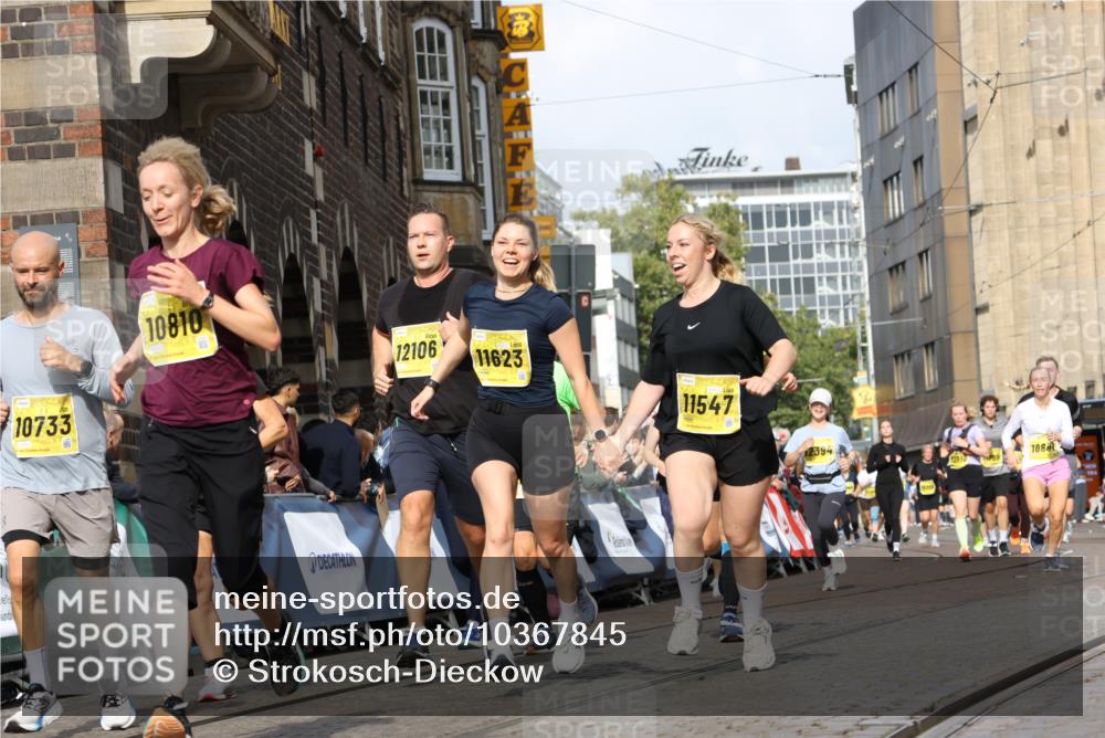 13.09.2026 - 21. swb-Marathon Bremen Strokosch-Dieckow http://msf.ph/oto/10367845 13.09.2026 11:00:27 Ziel 10175, 10758, 10867, 11016, 11071, 11158, 11159, 11160, 11250, 11259, 11445, 11453, 11524, 11525, 11528, 11587, 11588, 11589, 11879, 11907, 12123, 12190, 12274, 12352, 10263, 10272, 10275, 10306, 10369, 11162, 11180, 11556, 11687, 11708, 11769, 11838, 12018, 12430 meine-sportfotos.de