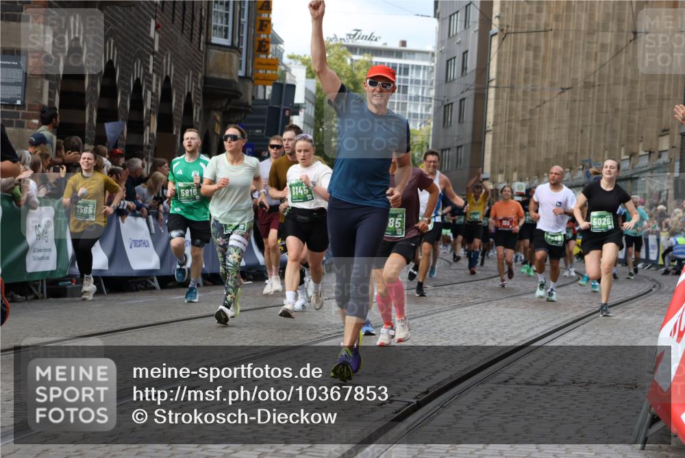 13.09.2026 - 21. swb-Marathon Bremen Strokosch-Dieckow http://msf.ph/oto/10367853 13.09.2026 13:35:53 Ziel 156, 607, 2041, 2090, 2318, 2356, 3055, 3087, 3226, 3621, 3704, 3780, 4326, 5308, 5661, 6315, 6418, 6465, 6466, 6644, 6649, 7285, 7377, 7597, 7675, 7700, 8401, 8530, 8816, 8915, 9784, 9845, 9862, 9887, 9892, 563, 1867, 2565, 3026, 3224, 3454, 3489, 4016, 5026, 5259, 5276, 5816, 6159, 6874, 6982, 7036, 7043, 7256, 7385, 7804, 8145, 8227, 8275, 8488, 9076, 9243, 9497, 13179 meine-sportfotos.de