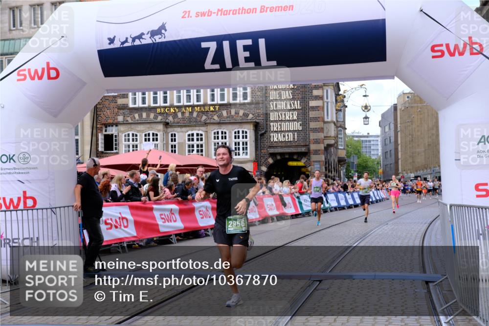 13.09.2026 - 21. swb-Marathon Bremen Tim E. http://msf.ph/oto/10367870 13.09.2026 13:04:58 Ziel 744, 1223, 1224, 1712, 2207, 2646, 2956, 5283, 7814, 8701, 8936, 9070, 9689, 13034 meine-sportfotos.de