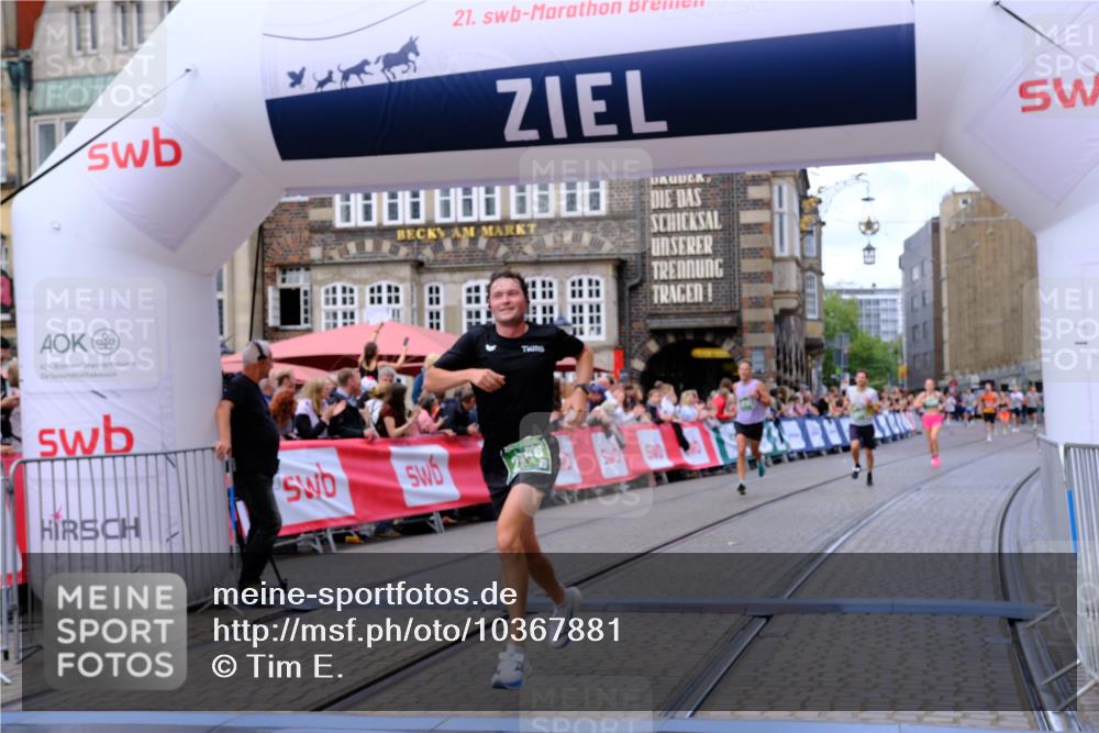 13.09.2026 - 21. swb-Marathon Bremen Tim E. http://msf.ph/oto/10367881 13.09.2026 13:04:58 Ziel 744, 1223, 1224, 1712, 2207, 2646, 2956, 5283, 7814, 8701, 8936, 9070, 9689, 13034 meine-sportfotos.de