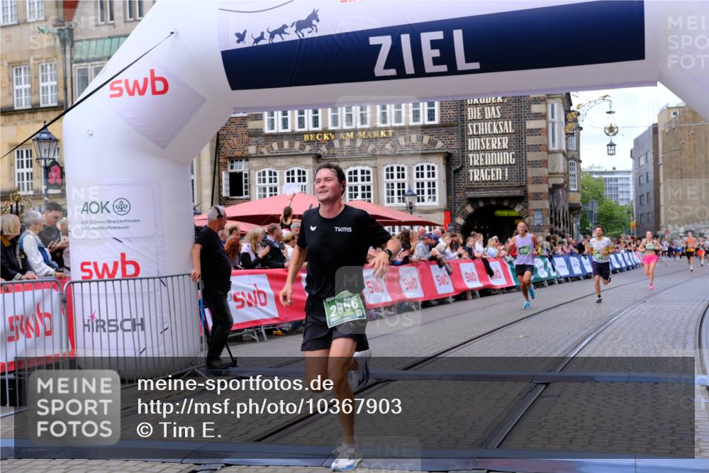 13.09.2026 - 21. swb-Marathon Bremen Tim E. http://msf.ph/oto/10367903 13.09.2026 13:04:59 Ziel 1223, 1224, 1712, 2207, 2646, 2956, 5283, 7814, 8701, 8936, 9070, 9689, 13034, 13187 meine-sportfotos.de