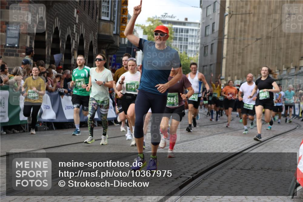 13.09.2026 - 21. swb-Marathon Bremen Strokosch-Dieckow http://msf.ph/oto/10367975 13.09.2026 13:35:53 Ziel 156, 607, 2041, 2090, 2318, 2356, 3055, 3087, 3226, 3621, 3704, 3780, 4326, 5308, 5661, 6315, 6418, 6465, 6466, 6644, 6649, 7285, 7377, 7597, 7675, 7700, 8401, 8530, 8816, 8915, 9784, 9845, 9862, 9887, 9892, 563, 1867, 2565, 3026, 3224, 3454, 3489, 4016, 5026, 5259, 5276, 5816, 6159, 6874, 6982, 7036, 7043, 7256, 7385, 7804, 8145, 8227, 8275, 8488, 9076, 9243, 9497, 13179 meine-sportfotos.de