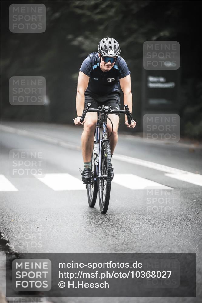 13.09.2026 - Stadtparktriathlon H.Heesch http://msf.ph/oto/10368027 13.09.2026 10:16:59 Radfahren 226, 244 meine-sportfotos.de