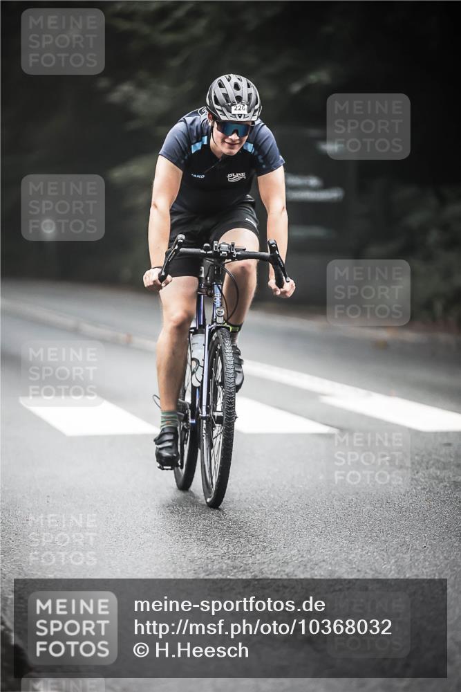 13.09.2026 - Stadtparktriathlon H.Heesch http://msf.ph/oto/10368032 13.09.2026 10:16:59 Radfahren 226, 244 meine-sportfotos.de