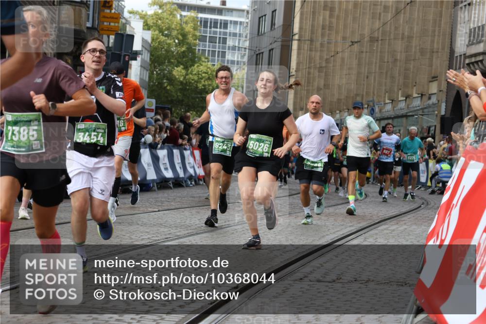 13.09.2026 - 21. swb-Marathon Bremen Strokosch-Dieckow http://msf.ph/oto/10368044 13.09.2026 13:35:54 Ziel 156, 607, 2041, 2090, 2318, 2356, 3055, 3087, 3226, 3621, 3704, 3780, 4326, 5308, 5467, 5468, 5661, 6315, 6418, 6465, 6466, 6644, 6649, 7285, 7597, 7675, 7700, 8401, 8530, 8816, 8915, 9784, 9845, 9862, 9887, 9892, 13213, 563, 1072, 1867, 2565, 2931, 3026, 3224, 3291, 3454, 3489, 4016, 5026, 5259, 5276, 5816, 6159, 6874, 6982, 7043, 7256, 7804, 8145, 8227, 8275, 8488, 9076, 9243, 9497, 13179 meine-sportfotos.de