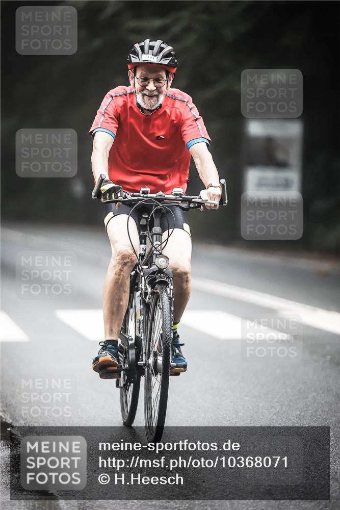 13.09.2026 - Stadtparktriathlon H.Heesch http://msf.ph/oto/10368071 13.09.2026 10:17:08 Radfahren 245, 269 meine-sportfotos.de