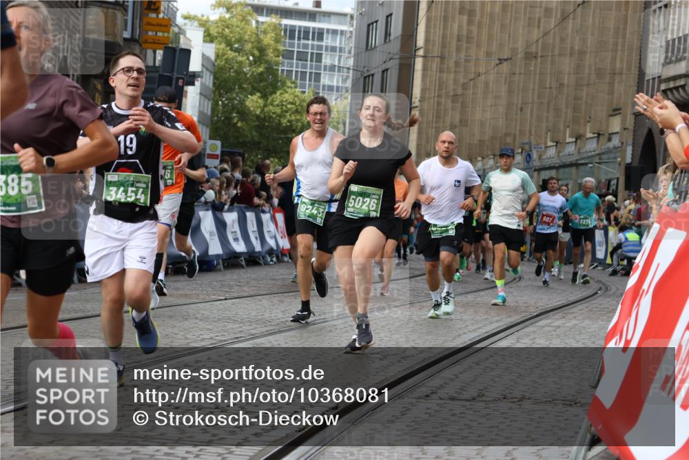 13.09.2026 - 21. swb-Marathon Bremen Strokosch-Dieckow http://msf.ph/oto/10368081 13.09.2026 13:35:55 Ziel 156, 532, 607, 2041, 2090, 2318, 2356, 3055, 3087, 3226, 3621, 3704, 3780, 4326, 5308, 5467, 5468, 5586, 5661, 6418, 6465, 6466, 6644, 6649, 7285, 7597, 7675, 7700, 8816, 9784, 9845, 9862, 9887, 9892, 13213, 563, 1072, 1867, 2931, 3026, 3224, 3291, 3454, 3489, 4016, 5259, 5276, 5816, 6874, 6982, 7043, 7256, 7804, 8227, 8275, 8488, 9076, 9226, 9243, 9497, 13179 meine-sportfotos.de