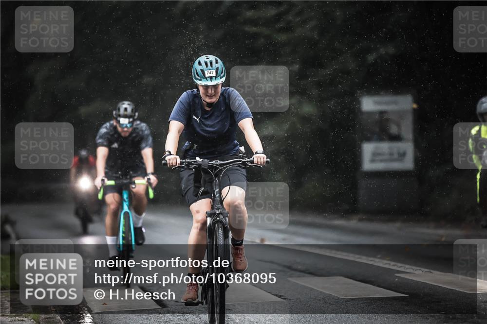 13.09.2026 - Stadtparktriathlon H.Heesch http://msf.ph/oto/10368095 13.09.2026 12:03:01 Radfahren 747, 758, 905, 927, 948, 950, 1059 meine-sportfotos.de