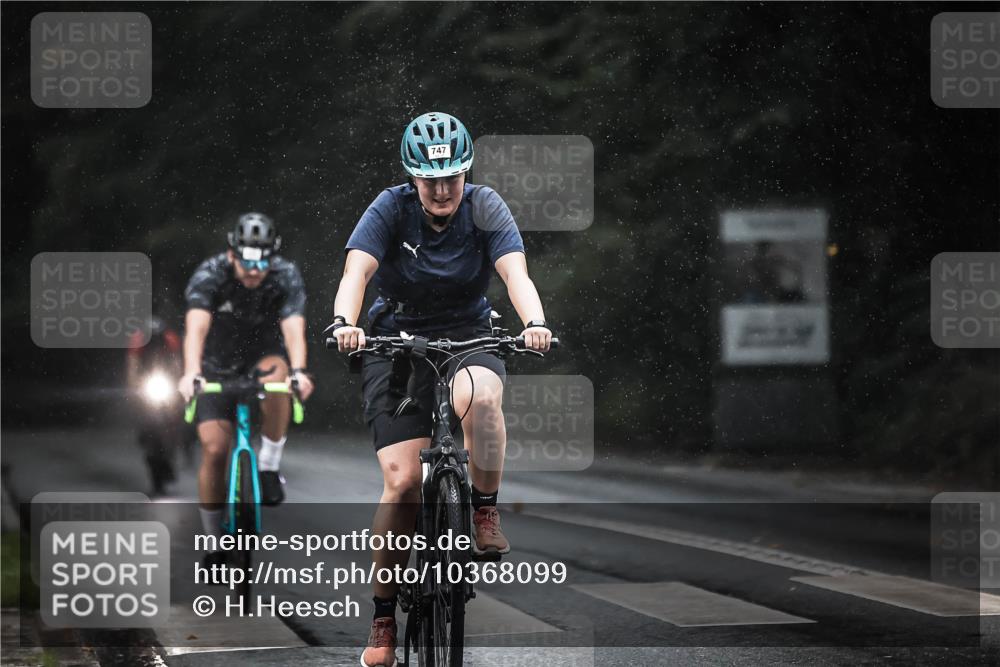 13.09.2026 - Stadtparktriathlon H.Heesch http://msf.ph/oto/10368099 13.09.2026 12:03:01 Radfahren 747, 758, 905, 927, 948, 950, 1059 meine-sportfotos.de