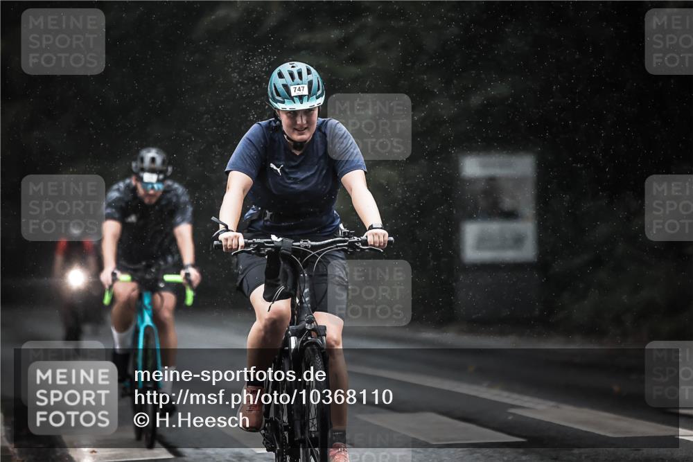 13.09.2026 - Stadtparktriathlon H.Heesch http://msf.ph/oto/10368110 13.09.2026 12:03:02 Radfahren 747, 905, 927, 948, 950, 1059 meine-sportfotos.de