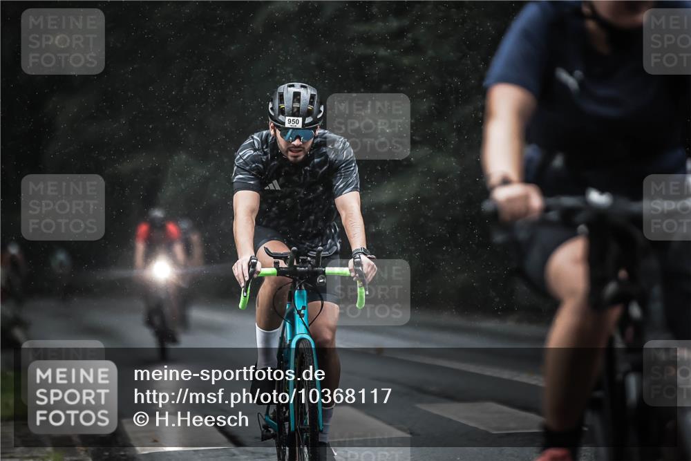 13.09.2026 - Stadtparktriathlon H.Heesch http://msf.ph/oto/10368117 13.09.2026 12:03:03 Radfahren 747, 905, 927, 948, 950, 1059 meine-sportfotos.de