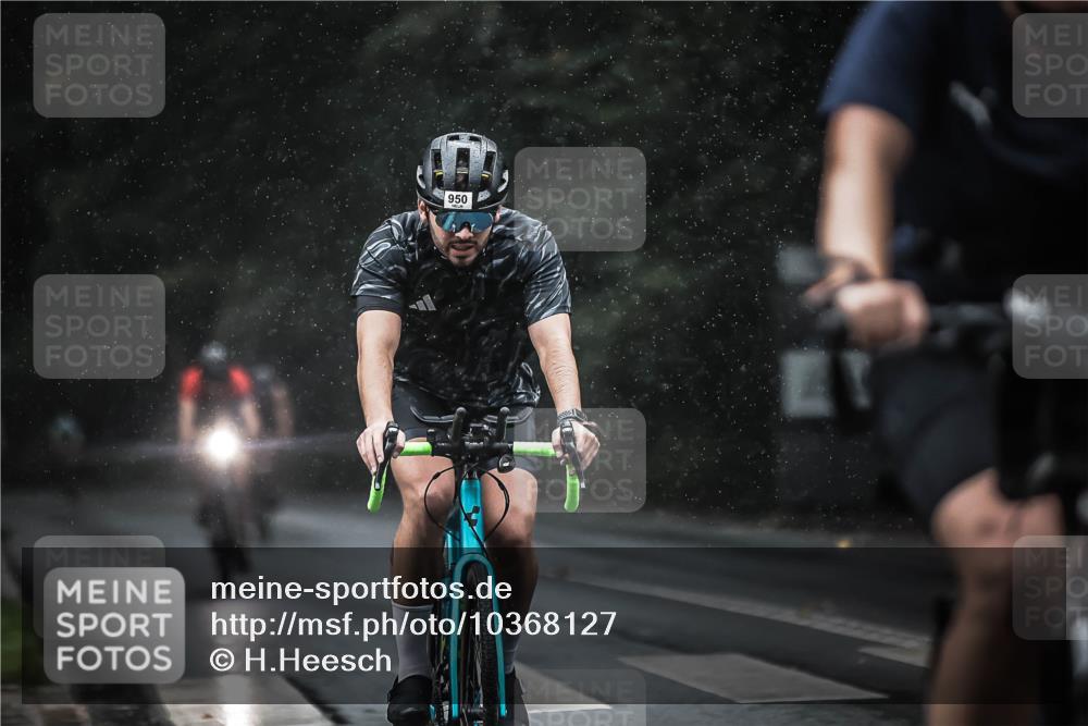 13.09.2026 - Stadtparktriathlon H.Heesch http://msf.ph/oto/10368127 13.09.2026 12:03:03 Radfahren 747, 905, 927, 948, 950, 1059 meine-sportfotos.de