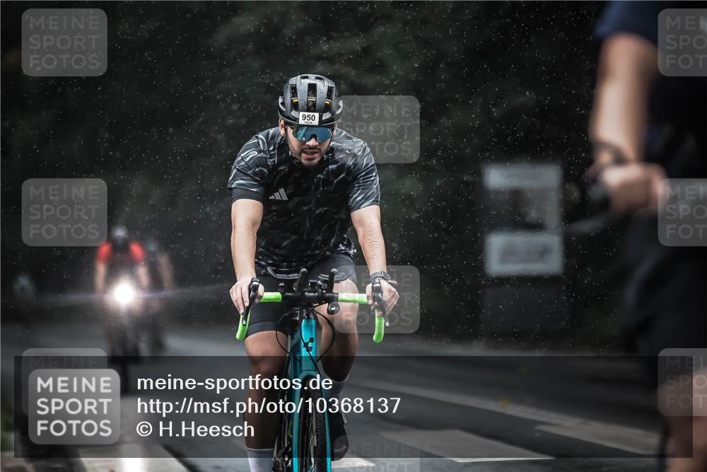 13.09.2026 - Stadtparktriathlon H.Heesch http://msf.ph/oto/10368137 13.09.2026 12:03:03 Radfahren 747, 905, 927, 948, 950, 1059 meine-sportfotos.de
