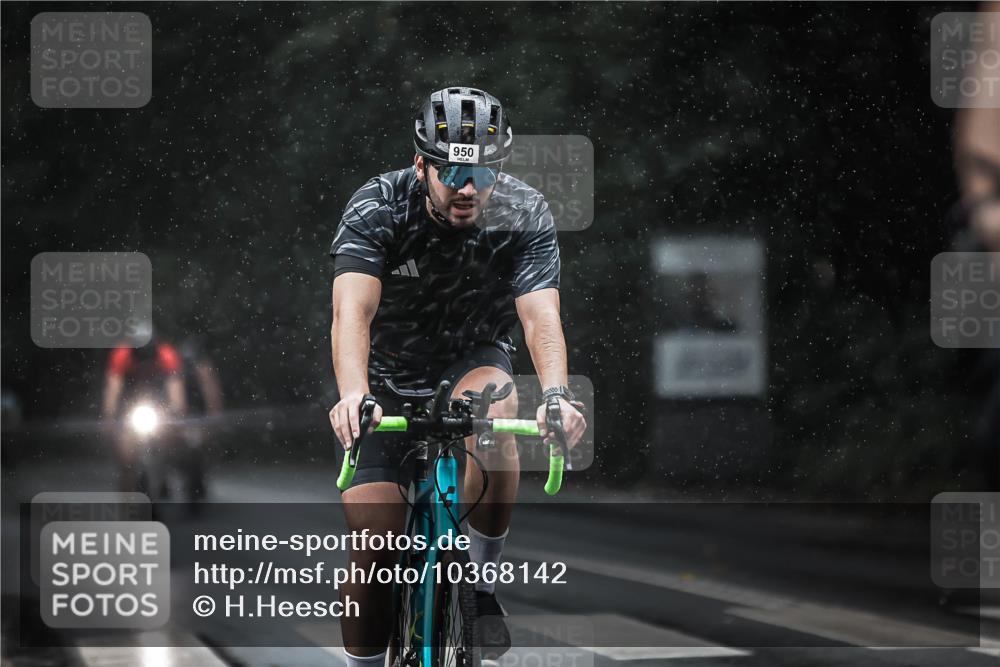 13.09.2026 - Stadtparktriathlon H.Heesch http://msf.ph/oto/10368142 13.09.2026 12:03:03 Radfahren 747, 905, 927, 948, 950, 1059 meine-sportfotos.de