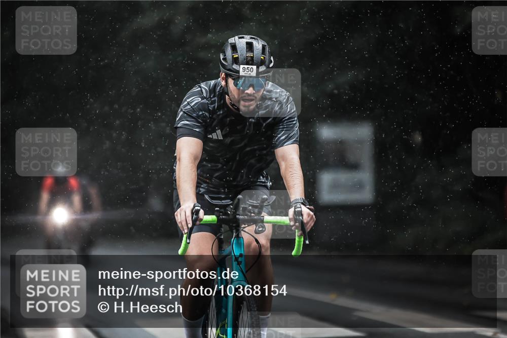 13.09.2026 - Stadtparktriathlon H.Heesch http://msf.ph/oto/10368154 13.09.2026 12:03:03 Radfahren 747, 905, 927, 948, 950, 1059 meine-sportfotos.de