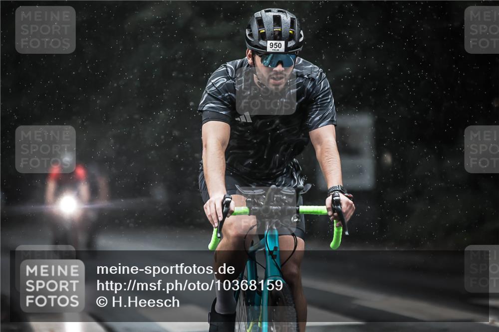 13.09.2026 - Stadtparktriathlon H.Heesch http://msf.ph/oto/10368159 13.09.2026 12:03:03 Radfahren 747, 905, 927, 948, 950, 1059 meine-sportfotos.de