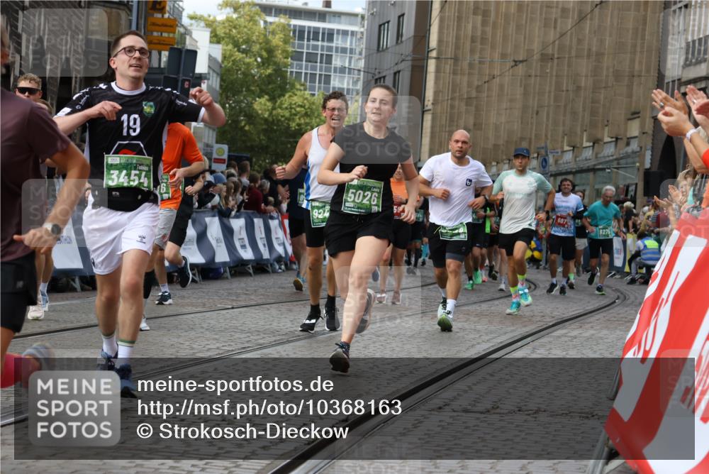 13.09.2026 - 21. swb-Marathon Bremen Strokosch-Dieckow http://msf.ph/oto/10368163 13.09.2026 13:35:55 Ziel 156, 532, 607, 2041, 2090, 2318, 2356, 3055, 3087, 3226, 3621, 3704, 3780, 4326, 5308, 5467, 5468, 5586, 5661, 6418, 6465, 6466, 6644, 6649, 7285, 7597, 7675, 7700, 8816, 9784, 9845, 9862, 9887, 9892, 13213, 563, 1072, 1867, 2931, 3026, 3224, 3291, 3454, 3489, 4016, 5259, 5276, 5816, 6874, 6982, 7043, 7256, 7804, 8227, 8275, 8488, 9076, 9226, 9243, 9497, 13179 meine-sportfotos.de