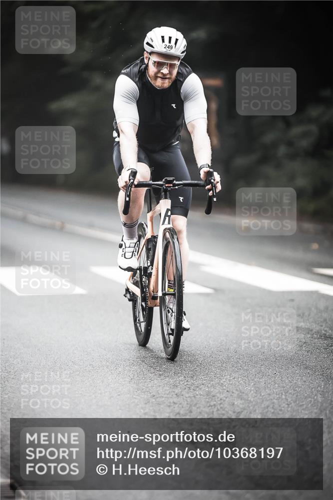 13.09.2026 - Stadtparktriathlon H.Heesch http://msf.ph/oto/10368197 13.09.2026 10:17:22 Radfahren 215, 241, 249, 292 meine-sportfotos.de