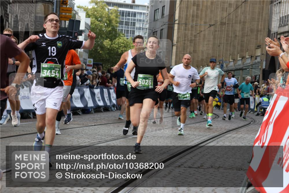 13.09.2026 - 21. swb-Marathon Bremen Strokosch-Dieckow http://msf.ph/oto/10368200 13.09.2026 13:35:55 Ziel 156, 532, 607, 2041, 2090, 2318, 2356, 3055, 3087, 3226, 3621, 3704, 3780, 4326, 5308, 5467, 5468, 5586, 5661, 6418, 6465, 6466, 6644, 6649, 7285, 7597, 7675, 7700, 8816, 9784, 9845, 9862, 9887, 9892, 13213, 563, 1072, 1867, 2931, 3026, 3224, 3291, 3454, 3489, 4016, 5259, 5276, 5816, 6874, 6982, 7043, 7256, 7804, 8227, 8275, 8488, 9076, 9226, 9243, 9497, 13179 meine-sportfotos.de