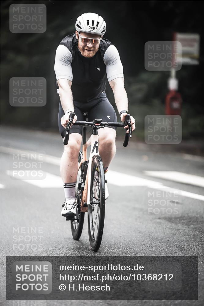 13.09.2026 - Stadtparktriathlon H.Heesch http://msf.ph/oto/10368212 13.09.2026 10:17:22 Radfahren 215, 241, 249, 292 meine-sportfotos.de