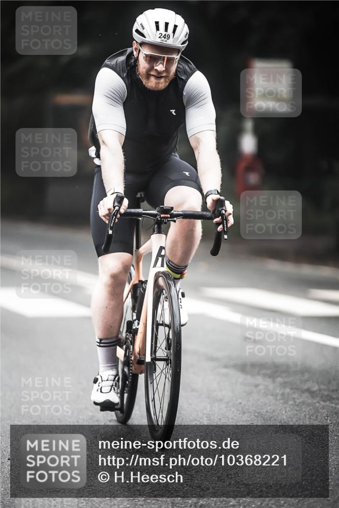 13.09.2026 - Stadtparktriathlon H.Heesch http://msf.ph/oto/10368221 13.09.2026 10:17:22 Radfahren 215, 241, 249, 292 meine-sportfotos.de