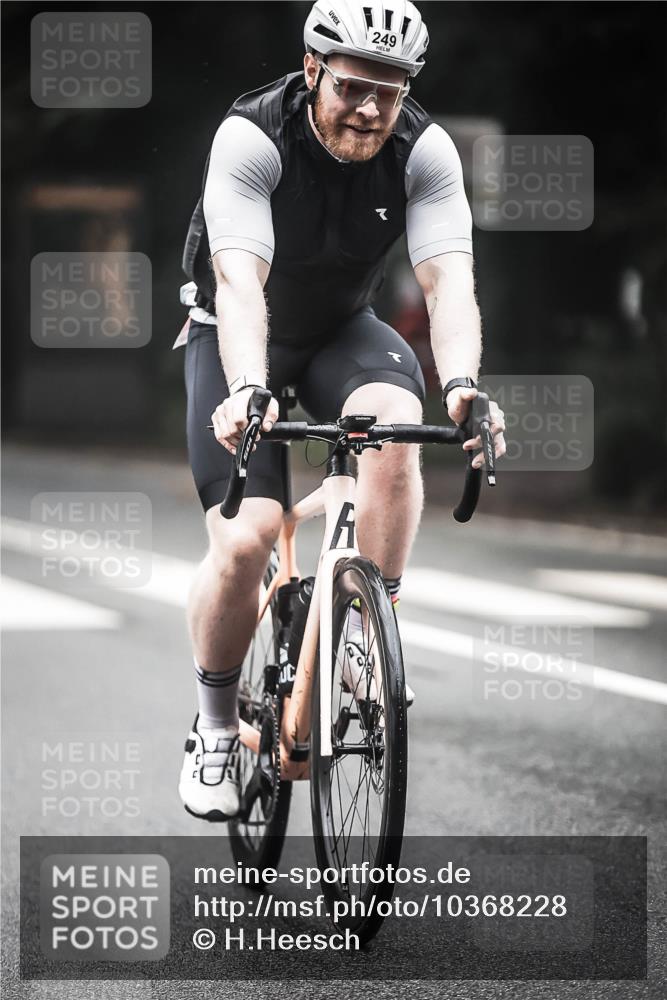 13.09.2026 - Stadtparktriathlon H.Heesch http://msf.ph/oto/10368228 13.09.2026 10:17:22 Radfahren 215, 241, 249, 292 meine-sportfotos.de