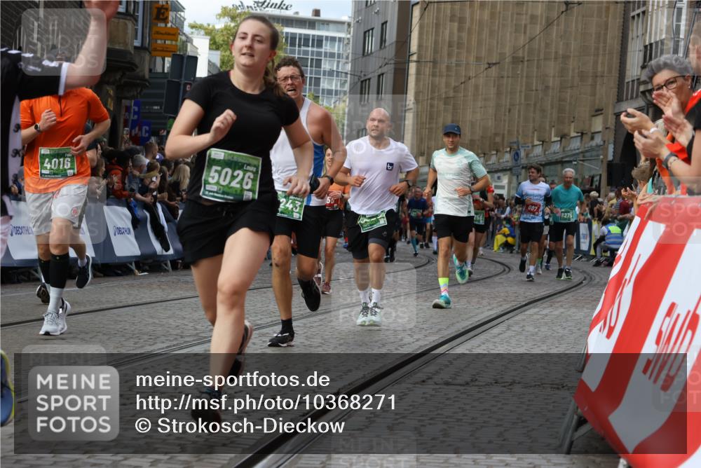 13.09.2026 - 21. swb-Marathon Bremen Strokosch-Dieckow http://msf.ph/oto/10368271 13.09.2026 13:35:56 Ziel 156, 532, 607, 2041, 2090, 2318, 2356, 3055, 3087, 3226, 3621, 3704, 3780, 4326, 5308, 5467, 5468, 5584, 5586, 5661, 6418, 6465, 6466, 6644, 6649, 7285, 7597, 7675, 7700, 8816, 9784, 9845, 9862, 9887, 9892, 13121, 13213, 563, 1072, 1867, 2339, 2931, 3026, 3224, 3291, 3489, 4016, 5259, 5276, 6874, 6982, 7043, 7256, 8227, 8275, 8488, 9076, 9226, 9243, 9497, 9564, 13179, 13238 meine-sportfotos.de