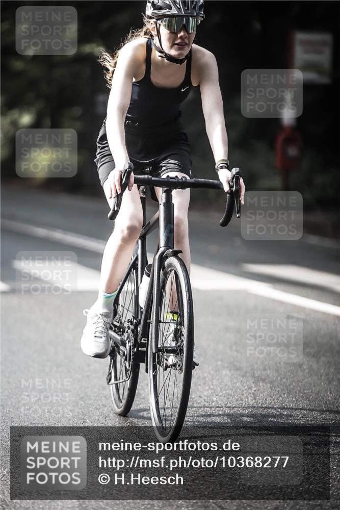 13.09.2026 - Stadtparktriathlon H.Heesch http://msf.ph/oto/10368277 13.09.2026 10:46:04 Radfahren 361, 566, 571 meine-sportfotos.de
