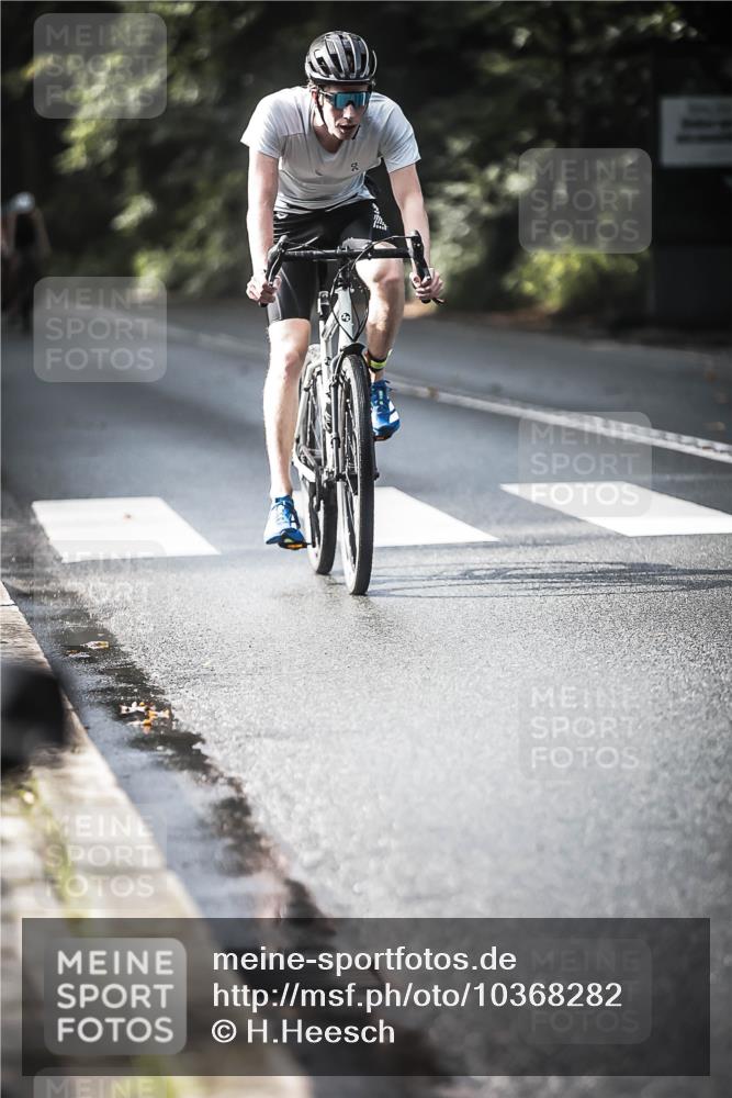 13.09.2026 - Stadtparktriathlon H.Heesch http://msf.ph/oto/10368282 13.09.2026 10:46:07 Radfahren 351, 361, 372, 432, 566, 571 meine-sportfotos.de