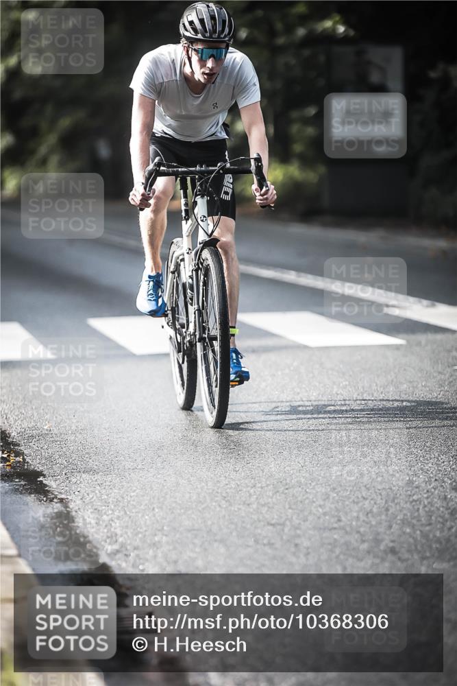 13.09.2026 - Stadtparktriathlon H.Heesch http://msf.ph/oto/10368306 13.09.2026 10:46:07 Radfahren 351, 361, 372, 432, 566, 571 meine-sportfotos.de
