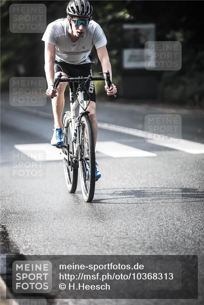 13.09.2026 - Stadtparktriathlon H.Heesch http://msf.ph/oto/10368313 13.09.2026 10:46:07 Radfahren 351, 361, 372, 432, 566, 571 meine-sportfotos.de