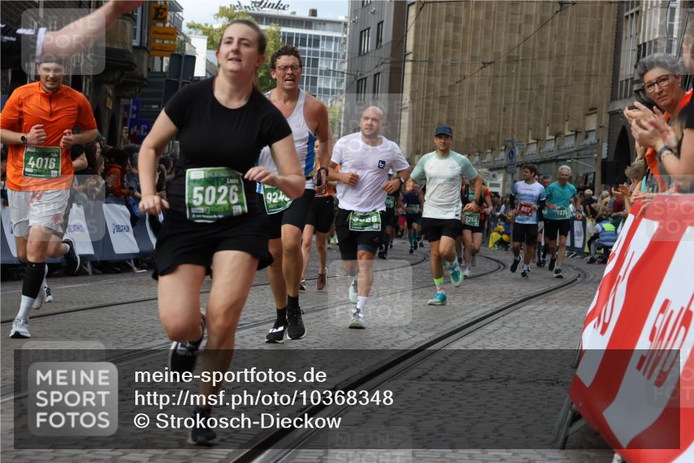 13.09.2026 - 21. swb-Marathon Bremen Strokosch-Dieckow http://msf.ph/oto/10368348 13.09.2026 13:35:56 Ziel 156, 532, 607, 2041, 2090, 2318, 2356, 3055, 3087, 3226, 3621, 3704, 3780, 4326, 5308, 5467, 5468, 5584, 5586, 5661, 6418, 6465, 6466, 6644, 6649, 7285, 7597, 7675, 7700, 8816, 9784, 9845, 9862, 9887, 9892, 13121, 13213, 563, 1072, 1867, 2339, 2931, 3026, 3224, 3291, 3489, 4016, 5259, 5276, 6874, 6982, 7043, 7256, 8227, 8275, 8488, 9076, 9226, 9243, 9497, 9564, 13179, 13238 meine-sportfotos.de