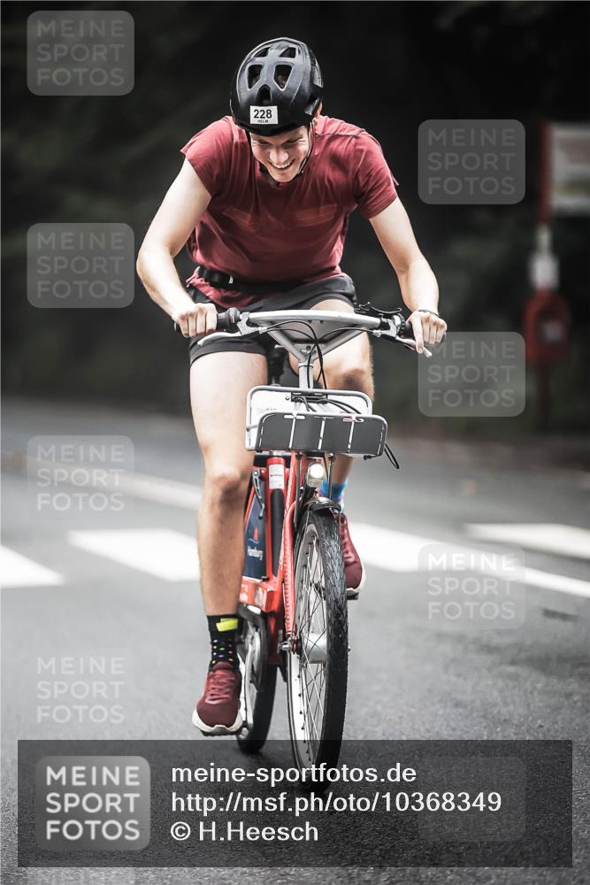 13.09.2026 - Stadtparktriathlon H.Heesch http://msf.ph/oto/10368349 13.09.2026 10:17:29 Radfahren 215, 228, 292, 317 meine-sportfotos.de