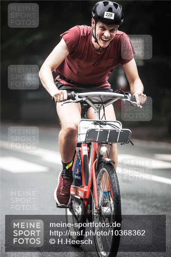 13.09.2026 - Stadtparktriathlon H.Heesch http://msf.ph/oto/10368362 13.09.2026 10:17:30 Radfahren 215, 228, 292, 317 meine-sportfotos.de