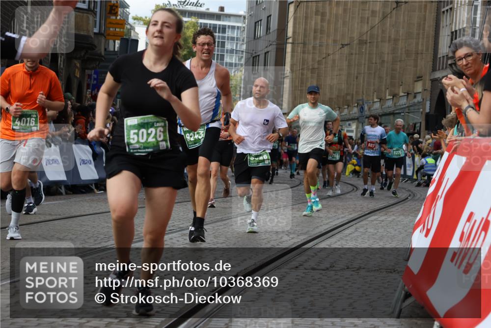 13.09.2026 - 21. swb-Marathon Bremen Strokosch-Dieckow http://msf.ph/oto/10368369 13.09.2026 13:35:56 Ziel 156, 532, 607, 2041, 2090, 2318, 2356, 3055, 3087, 3226, 3621, 3704, 3780, 4326, 5308, 5467, 5468, 5584, 5586, 5661, 6418, 6465, 6466, 6644, 6649, 7285, 7597, 7675, 7700, 8816, 9784, 9845, 9862, 9887, 9892, 13121, 13213, 563, 1072, 1867, 2339, 2931, 3026, 3224, 3291, 3489, 4016, 5259, 5276, 6874, 6982, 7043, 7256, 8227, 8275, 8488, 9076, 9226, 9243, 9497, 9564, 13179, 13238 meine-sportfotos.de