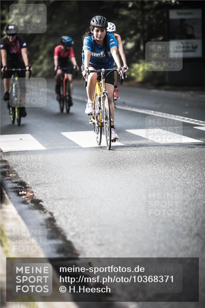 13.09.2026 - Stadtparktriathlon H.Heesch http://msf.ph/oto/10368371 13.09.2026 10:46:12 Radfahren 351, 372, 377, 381, 420, 432, 571 meine-sportfotos.de
