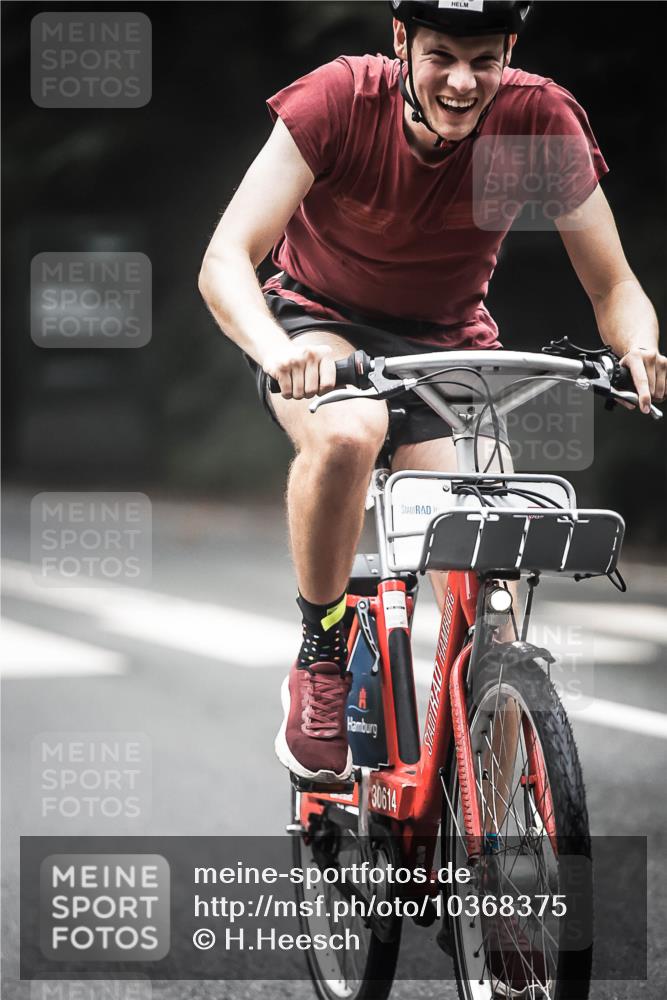 13.09.2026 - Stadtparktriathlon H.Heesch http://msf.ph/oto/10368375 13.09.2026 10:17:30 Radfahren 215, 228, 292, 317 meine-sportfotos.de