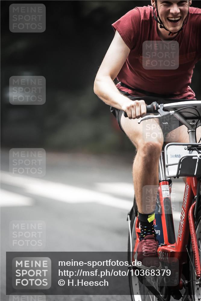13.09.2026 - Stadtparktriathlon H.Heesch http://msf.ph/oto/10368379 13.09.2026 10:17:30 Radfahren 215, 228, 292, 317 meine-sportfotos.de