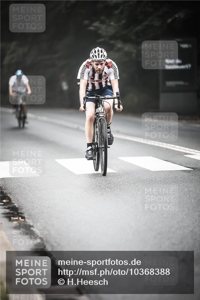 13.09.2026 - Stadtparktriathlon H.Heesch http://msf.ph/oto/10368388 13.09.2026 10:17:31 Radfahren 215, 228, 292, 317, 337 meine-sportfotos.de
