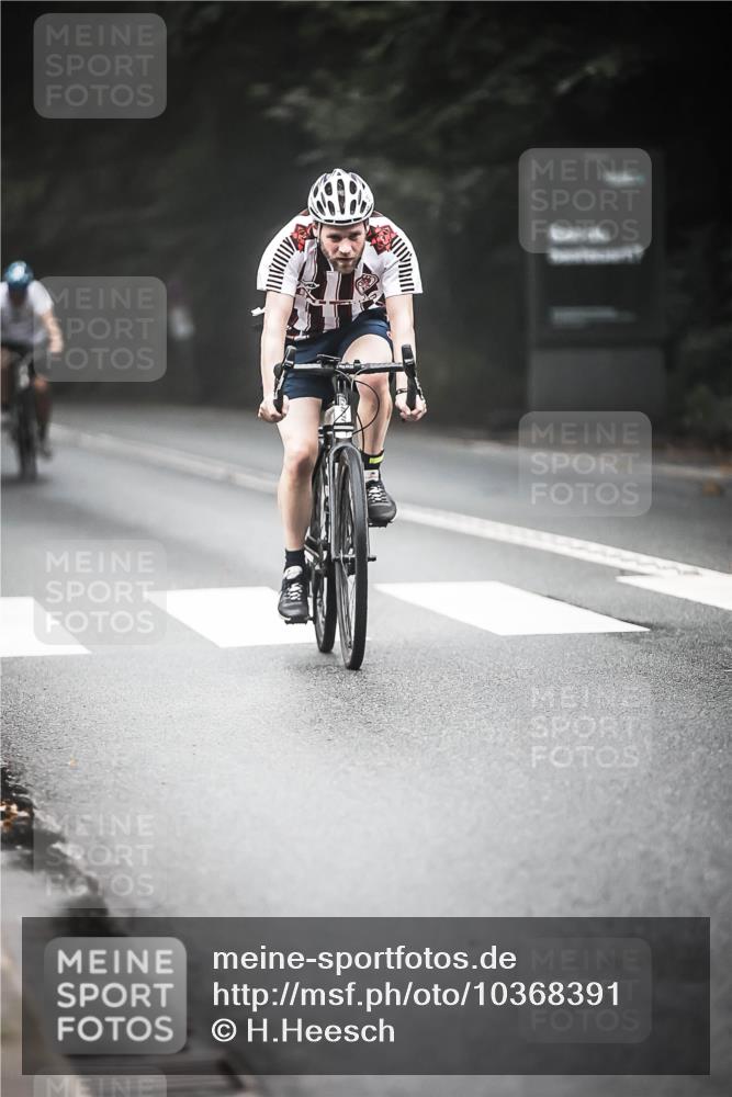 13.09.2026 - Stadtparktriathlon H.Heesch http://msf.ph/oto/10368391 13.09.2026 10:17:31 Radfahren 215, 228, 292, 317, 337 meine-sportfotos.de