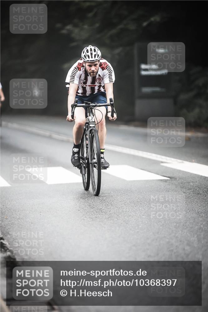 13.09.2026 - Stadtparktriathlon H.Heesch http://msf.ph/oto/10368397 13.09.2026 10:17:32 Radfahren 215, 228, 292, 317, 337 meine-sportfotos.de