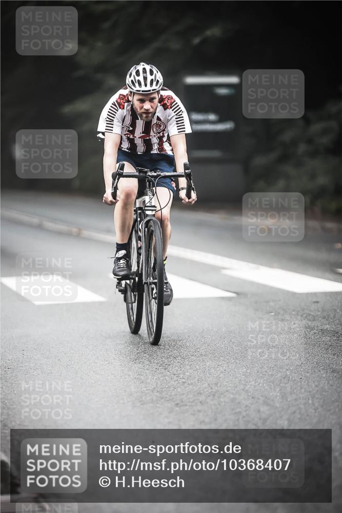 13.09.2026 - Stadtparktriathlon H.Heesch http://msf.ph/oto/10368407 13.09.2026 10:17:32 Radfahren 215, 228, 292, 317, 337 meine-sportfotos.de