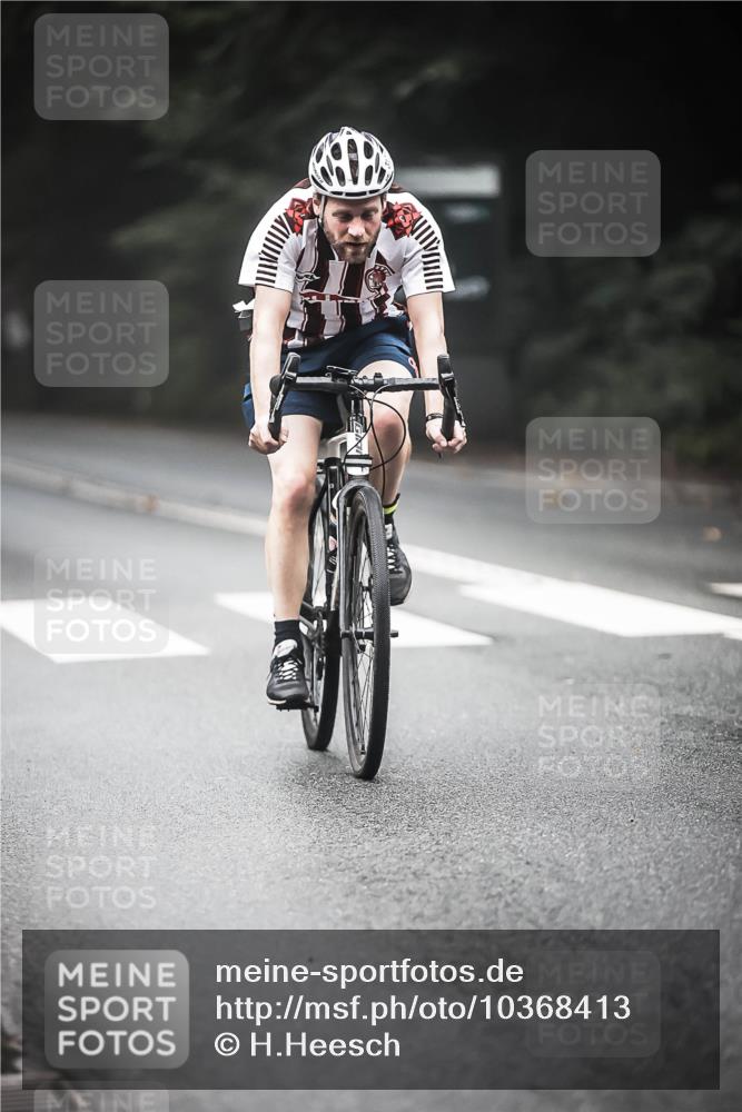 13.09.2026 - Stadtparktriathlon H.Heesch http://msf.ph/oto/10368413 13.09.2026 10:17:32 Radfahren 215, 228, 292, 317, 337 meine-sportfotos.de