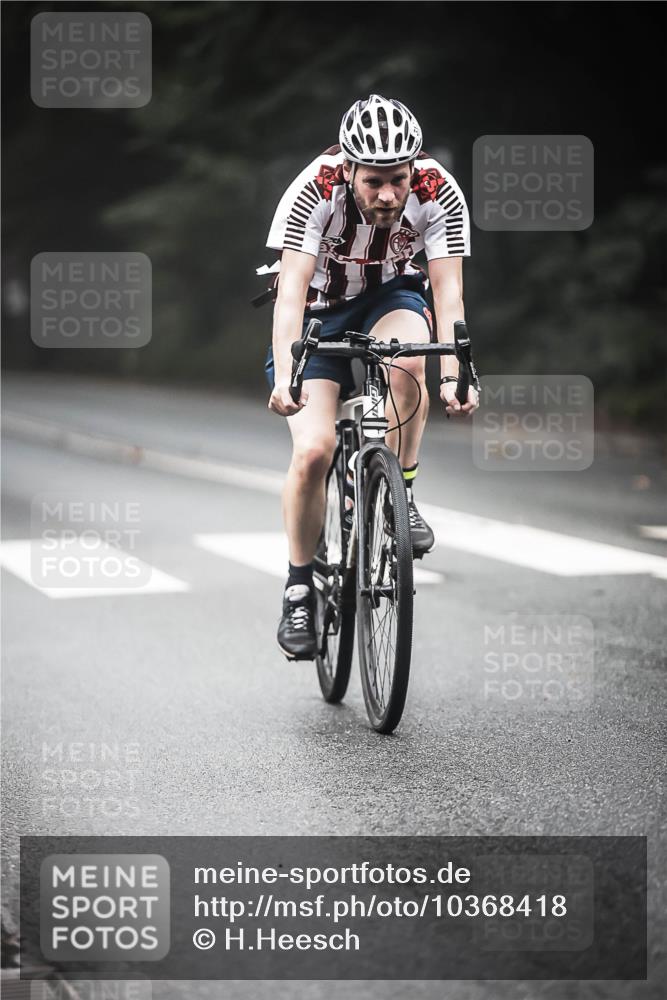 13.09.2026 - Stadtparktriathlon H.Heesch http://msf.ph/oto/10368418 13.09.2026 10:17:32 Radfahren 215, 228, 292, 317, 337 meine-sportfotos.de