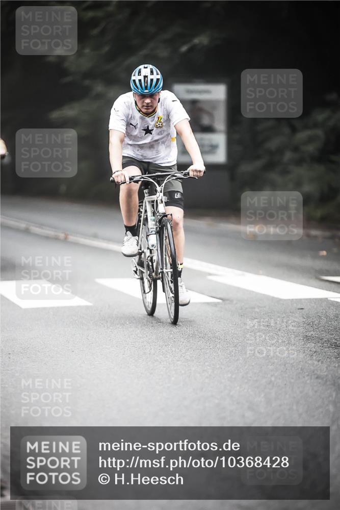 13.09.2026 - Stadtparktriathlon H.Heesch http://msf.ph/oto/10368428 13.09.2026 10:17:36 Radfahren 275, 317, 337 meine-sportfotos.de