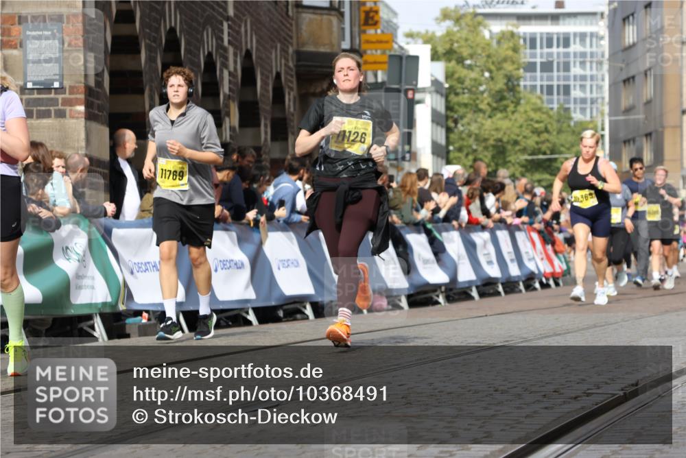 13.09.2026 - 21. swb-Marathon Bremen Strokosch-Dieckow http://msf.ph/oto/10368491 13.09.2026 11:00:38 Ziel 10144, 10677, 10801, 10810, 11016, 11045, 11126, 11129, 11547, 11587, 11588, 11589, 11623, 12105, 12106, 12190, 12291, 12352, 12394, 12530, 12531, 10263, 10306, 10367, 10368, 10857, 11055, 11162, 11247, 11343, 11475, 11556, 11797, 11804, 11819, 11959, 12006, 12397, 12430 meine-sportfotos.de