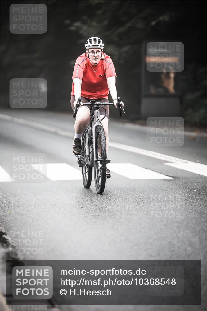 13.09.2026 - Stadtparktriathlon H.Heesch http://msf.ph/oto/10368548 13.09.2026 10:17:53 Radfahren 257, 283, 316, 395 meine-sportfotos.de