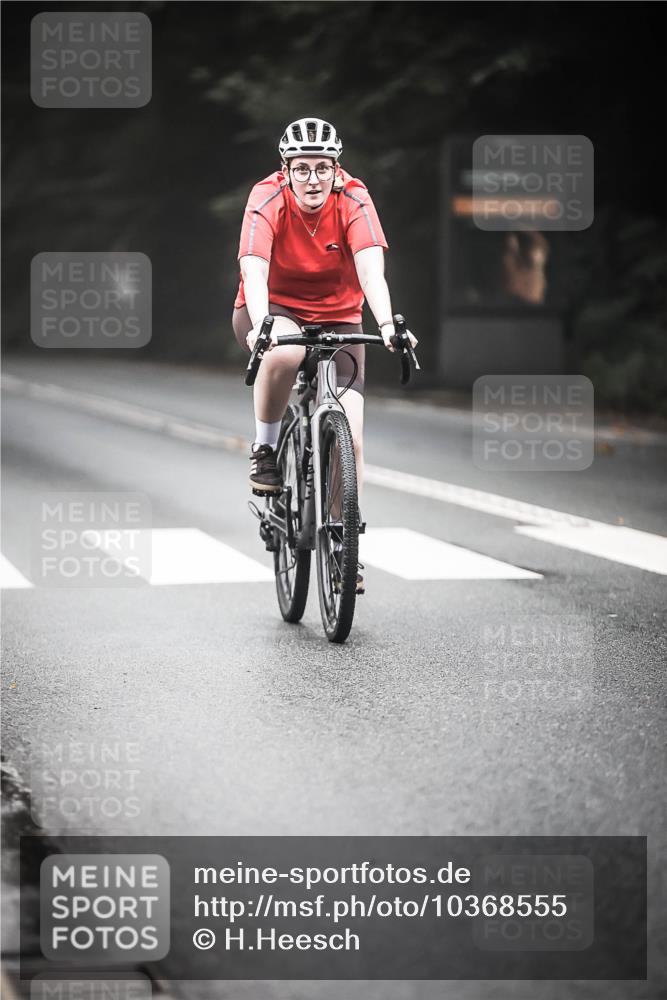 13.09.2026 - Stadtparktriathlon H.Heesch http://msf.ph/oto/10368555 13.09.2026 10:17:53 Radfahren 257, 283, 316, 395 meine-sportfotos.de