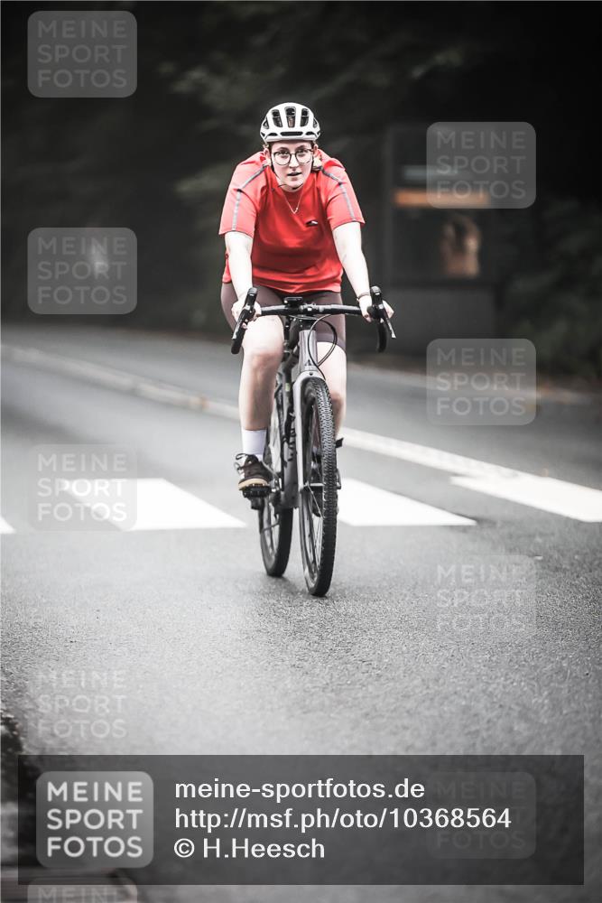 13.09.2026 - Stadtparktriathlon H.Heesch http://msf.ph/oto/10368564 13.09.2026 10:17:53 Radfahren 257, 283, 316, 395 meine-sportfotos.de